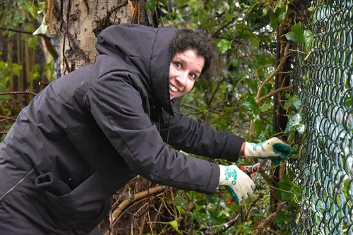 wethouder van loenen aan de slag in de haarlemmer kweektuin