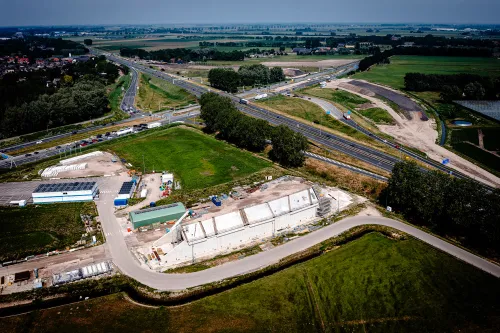Onderin de tunnelbak die onder de A27 geschoven gaat worden