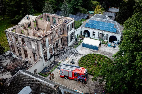 Dronebeeld waarop de schade goed zichtbaar is