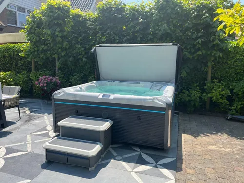 wellis jacuzzi met warmtepomp in trap