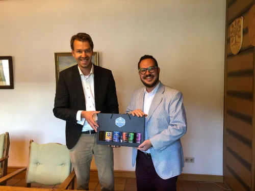 Een voorbeeld van #bierdiplomatie bij een ontmoeting tussen de PCG Buren en de CDU Dillenburg.