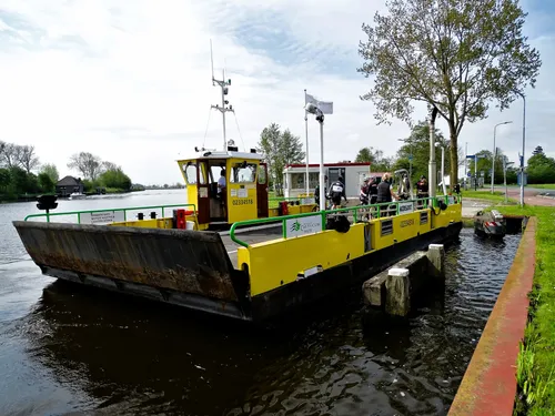 foto 7 5 2023 32 pont bij akersloot gaat uit de vaart voor een onderhoud krijgt een schonere motor
