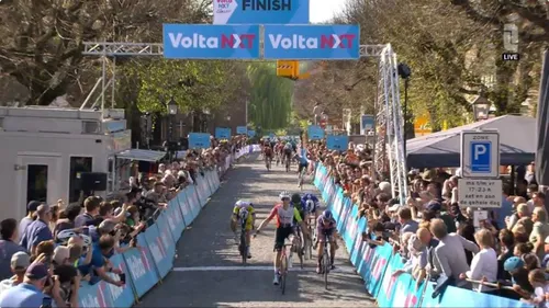 Dion Smith, celebrando una victoria con el Intermarché - Wanty