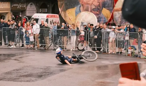 Primoz Roglic sufrió un accidente en el reconocimiento de la crono.