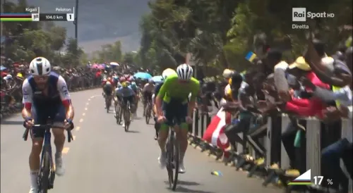 Tadej Pogacar atacó a 104 km de meta en el Mundial