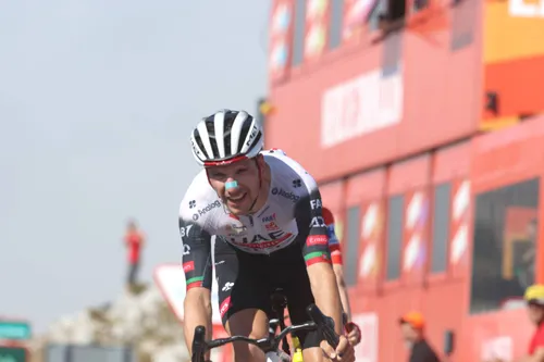 Almeida venció a Vingegaard en el Angliru