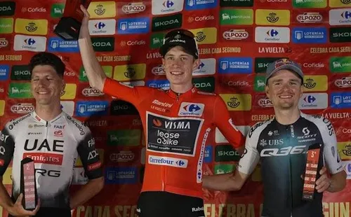 Vingegaard, Almeida y Pidcock, en el podio improvisado de la Vuelta a España