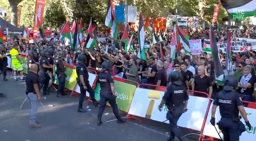 Manifestaciones bestiales en la Vuelta a España 2025.