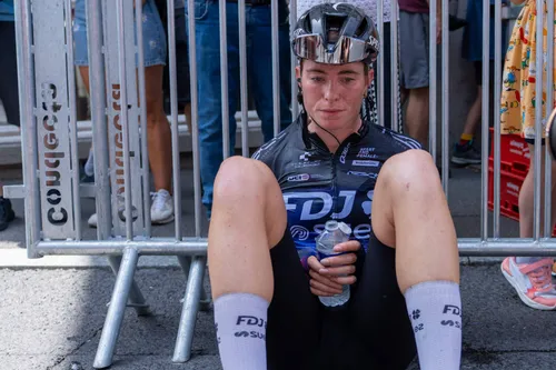 Demi Vollering siente que es demasiado criticada en el ciclismo femenino.
