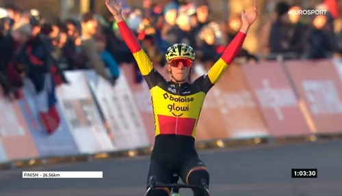 Thibau Nys empieza ganando en la Copa del Mundo de ciclocross 2025/26
