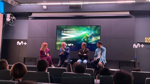 Eusebio Unzué, Mónica Marchante y Perico Delgado, en la presentación de la temporada 5 de El Día Menos Pensado.