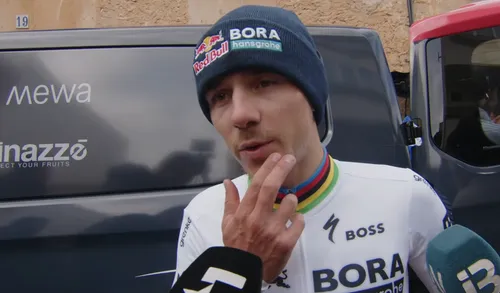 Triunfo de Remco Evenepoel en su primera carrera con Red Bull