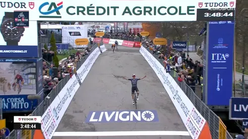 Pidcock, celebrando una victoria