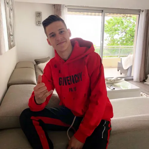 Bagnaia festeggia insieme allo Sky Racing Team VR46 il primo podio in Moto2