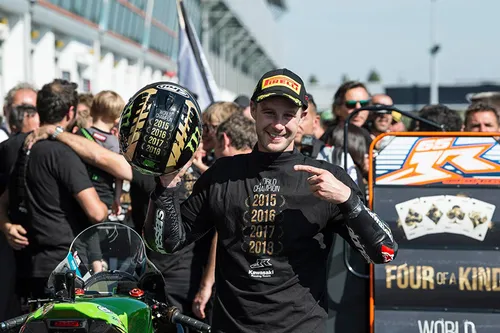 Alex De Angelis (15) precede Ricky Cardus (88) e Marcel Schrotter (23)