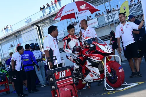 Ricky Parker precede Leandro Mercado