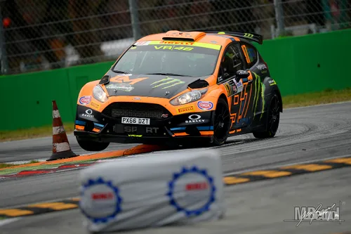 Hopkins davanti a Sykes, Biaggi e Kiyonari