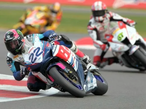 David Checa festeggia la vittoria di Gara 1 a Magny-Cours