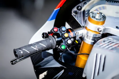 carbon moto2 3 1536x1024