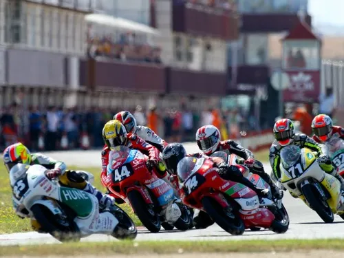 La Yamaha R1 #7 gommata Pirelli di YART