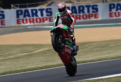 Cal Crutchlow prova la nuova specifica Bridgestone posteriore