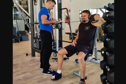 Tom Sykes con il numero 1