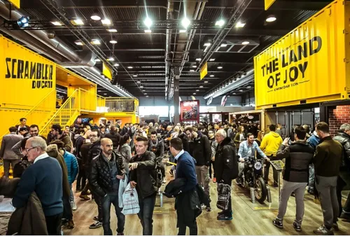 Il duello tra Manzi (29) e Hanika (98)