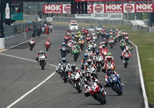 Scott Redding in spiaggia con Kiara Fontanesi