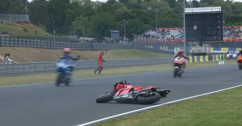 d6xkh axyaan kc e1558097401647