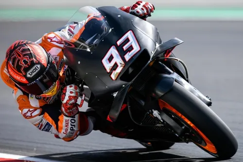 Kev Coghlan prova la Yamaha R6