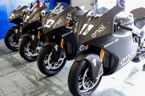 Tom Sykes e Davide Giugliano a confronto nel 2013