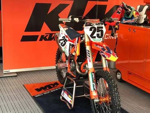 La lotta avvincente di Gara 2 dell'Asia SuperSports 600cc a Buriram