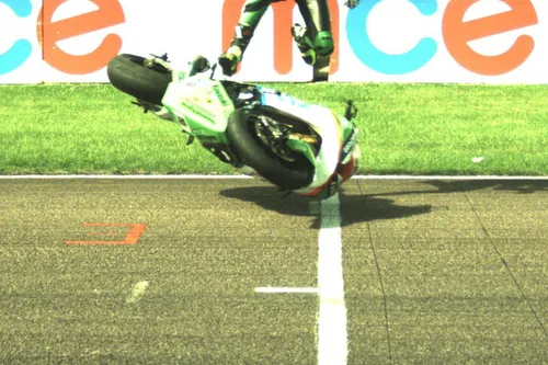 Consueto salto al Mountain di Joshua Brookes