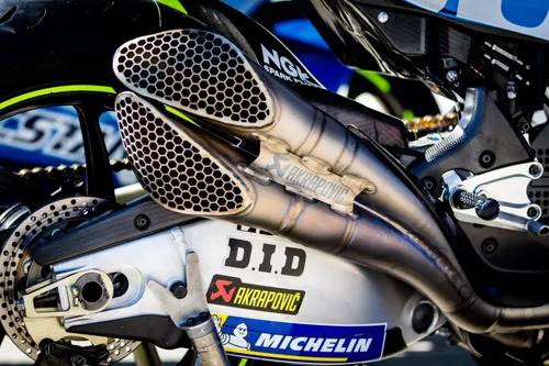 motogp suzuki 2019 swingarm 1536x1024