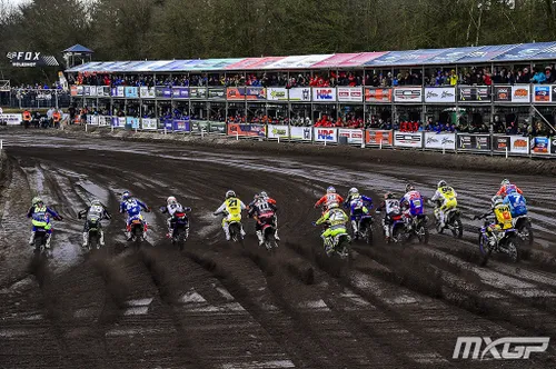 Cal Crutchlow con la Yamaha R6 ufficiale