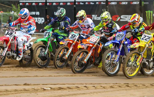 L'arrivo sul traguardo dei protagonisti. Foto: Circuit de Barcelona-Catalunya 