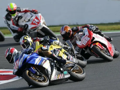 Eugene Laverty comanda a Portimao nella Supersport