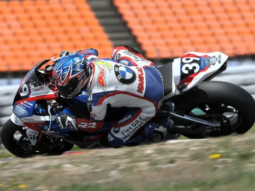 Aleix Espargaro in azione a Valencia