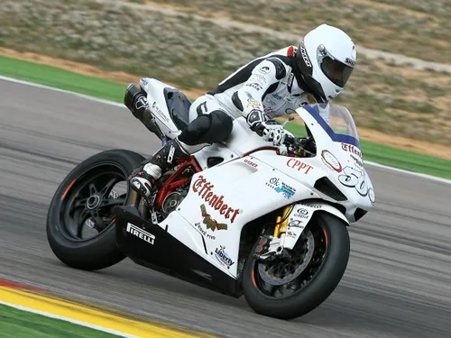 Poche ore dopo Silverstone AL22 in pista a Magny Cours