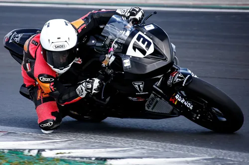 Luana Giuliani in pista con la Triumph Daytona 660 (credit: Salvatore Annarumma)