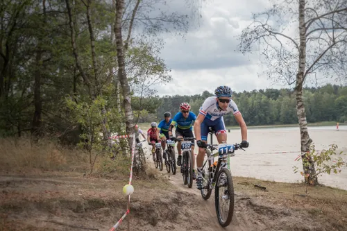 20200620 6e mtbrace t zand guus