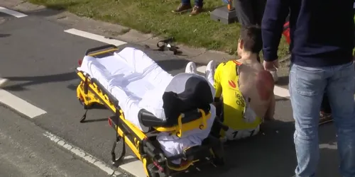 Wout van Aert crashed at the 2024 Dwars Door Vlaanderen