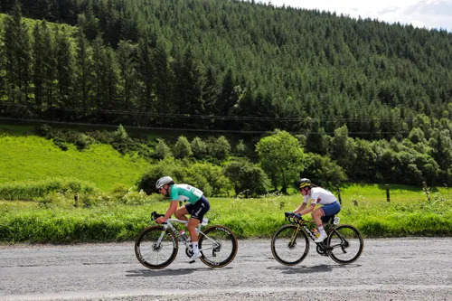 Kopecky &amp; Henderson went toe-to-toe on the brutal Horseshoe Pass