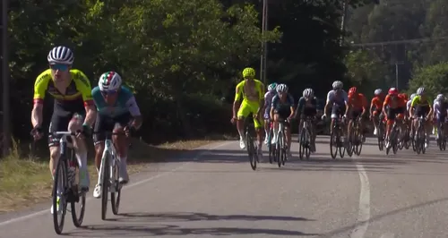 Colin Stüssi respondeu a um ataque de Jonathan Caicedo antes de ele próprio seguir isolado