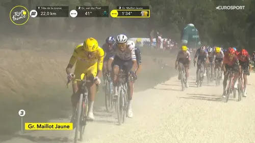 Pogacar ao ataque na gravilha francesa