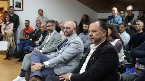 Candido Barbosa não para de dar tiros nos pés, agora com um livro cheio de mentiras