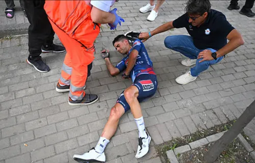 Mikel Landa injured on stage 1 of the Giro d'Italia 2025