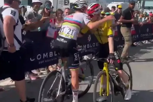 Pogacar e Vingegaard num abraço de respeito mutuo