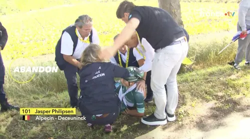 Jasper Philipsen foi obrigado a desistir da Volta a França 2025 à 3ª etapa