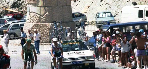 Ainda hoje, o “Souvenir Henri Desgrange” é atribuído ao primeiro ciclista a cruzar o ponto mais alto de cada edição da Volta a França.